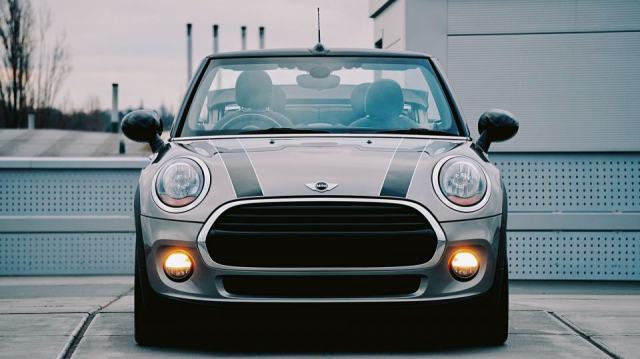 Changer les veilleuses d'une Mini Cooper R50 / R53 Changer les veilleuses d'une Mini Cooper R50 / R53
